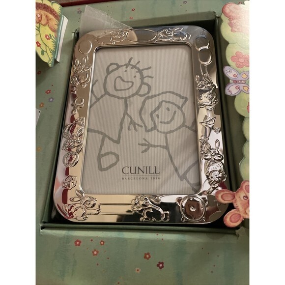Lovely Cunill Sterling Silver Plated Children Picture‎ Frame with Relief Bunnies - Picture 2 of 10